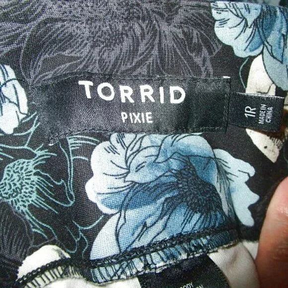 Torrid Pixie Skull Pants 1X Pull On Stretch Ponte Crop Whimsigoth Dark Floral - Picture 6 of 11